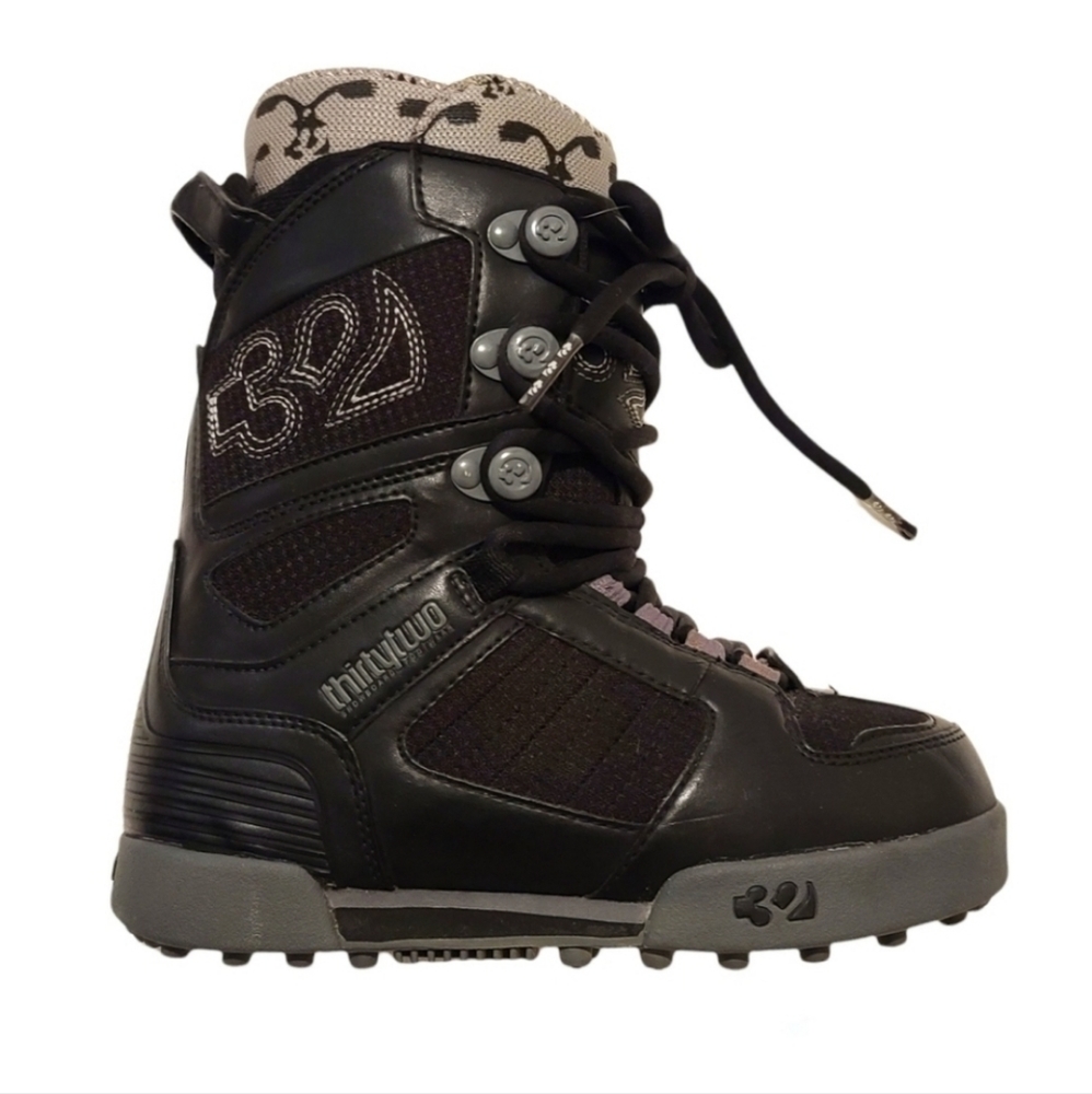 THIRTY TWO SNOWBOARDING Black & Grey boots NWOT Size 5